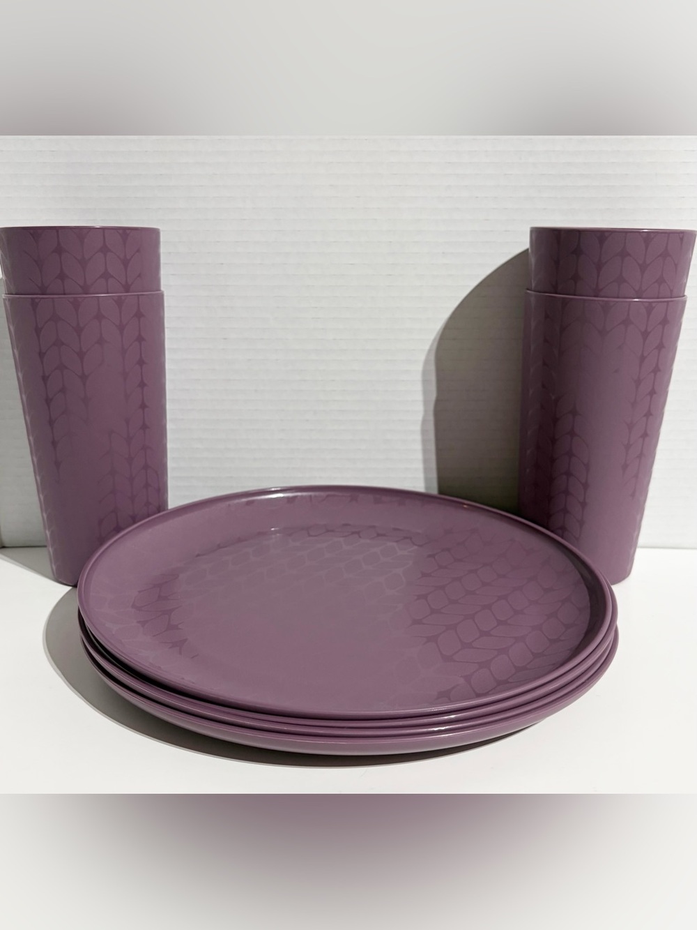 Set 4 Mainstays 10.5” Woven Etch Plastic Dinner Plate Cup Purple Plates Cups NEW